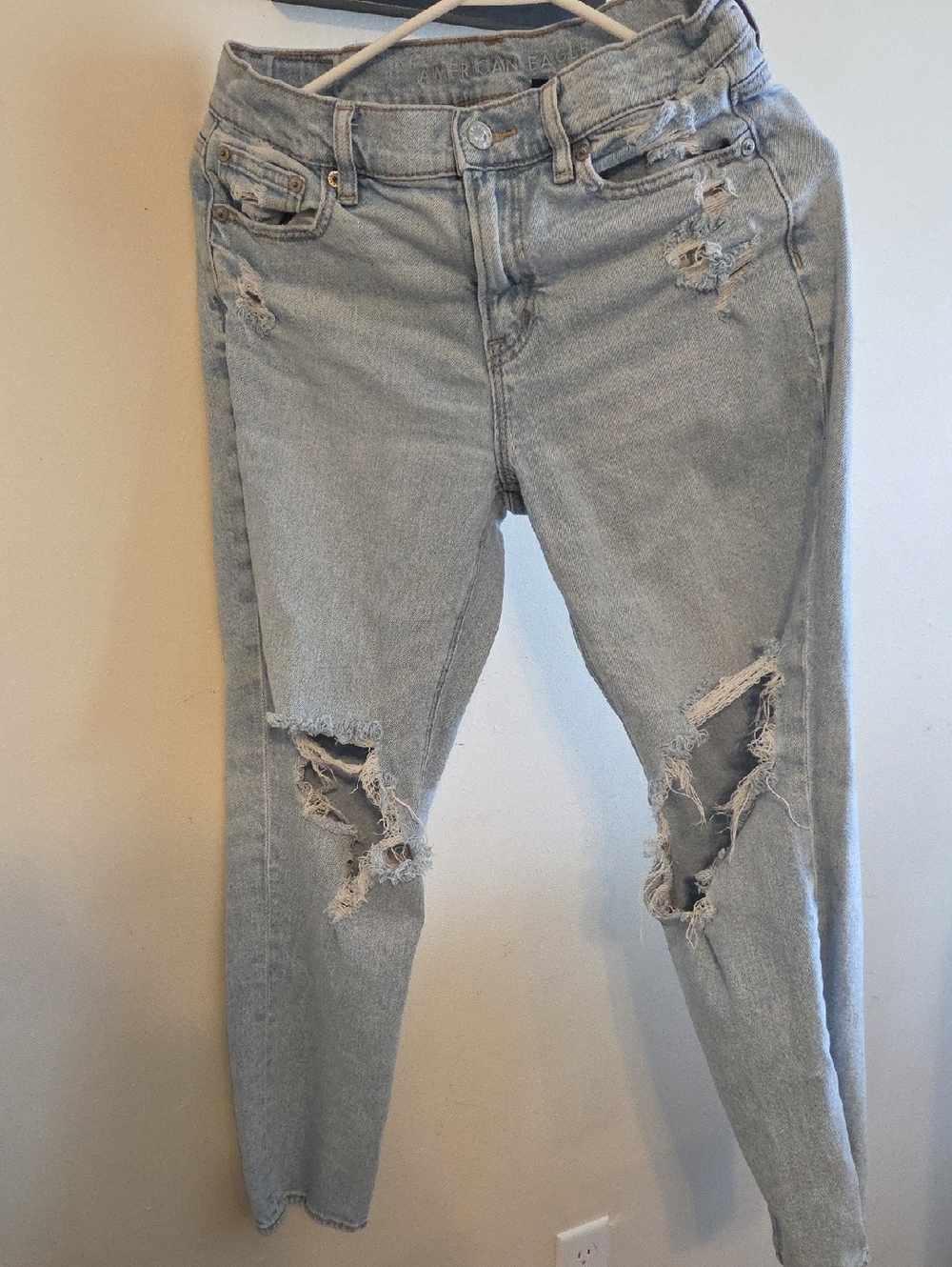 American Eagle Outfitters Light Blue Distressed Skinny Jeans